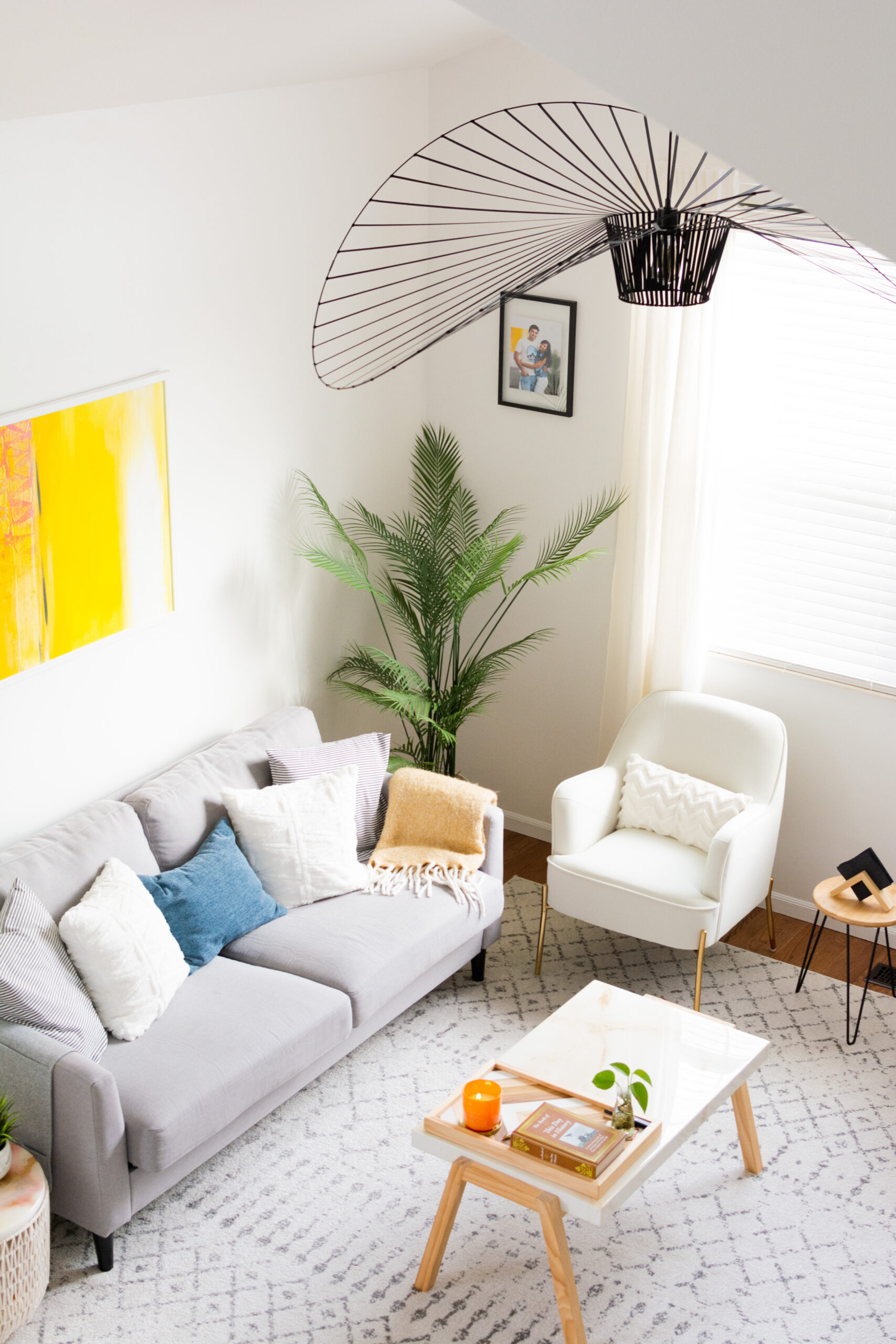 Modern & warm Living room Design